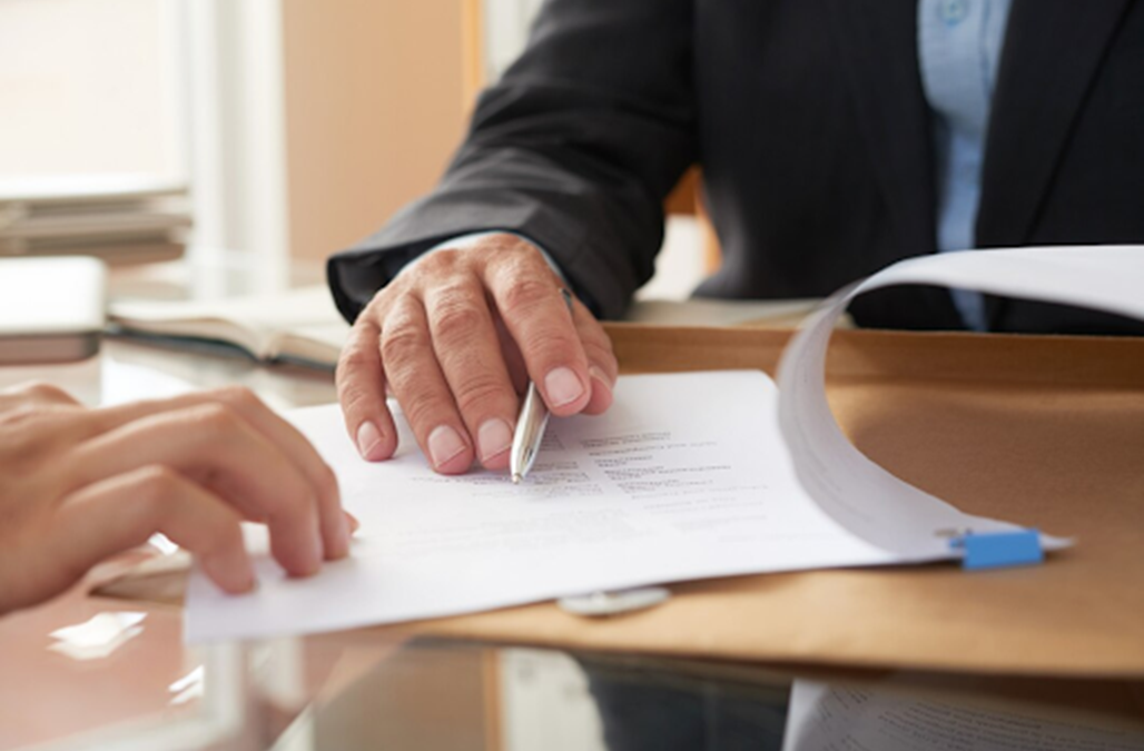 What Are the Differences Between Wills and Trusts?
